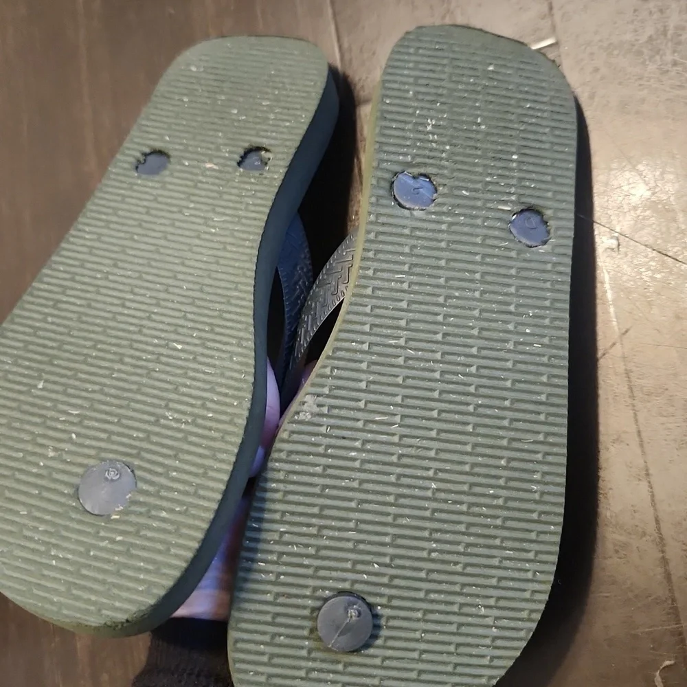 🔥clearance🔥 Havaianas Green and White Leaf Print Flip Flops